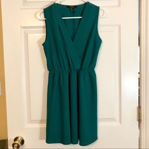 🚫SOLD🚫 Forever 21 Emerald Green Dress